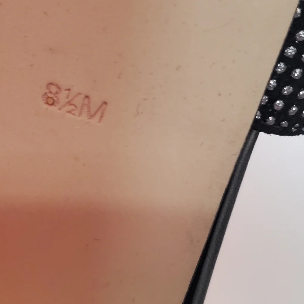 Open toe pumps. - Picture 7 of 10